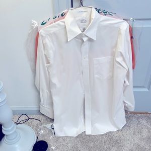 White long sleeve button down shirt. Never worn. 32/33. 15 1/5. Non-iron.